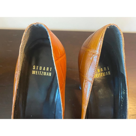 Stuart Weitzman Embossed Crocodile Peep Toe Platform Pumps in Brown size 8.5 - Picture 6 of 7